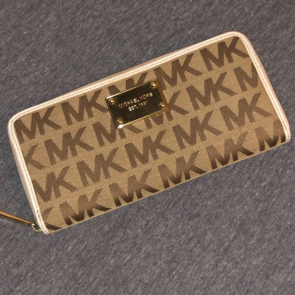 MK women’s wallet